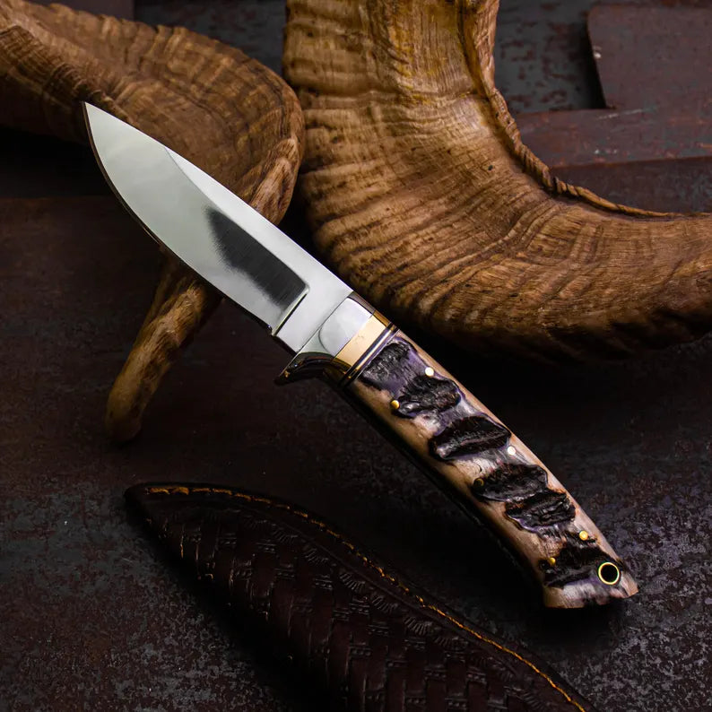 Handmade Hunting Knife: Ram Horn Handle, Full Tang Blade, with pure Leather Sheath