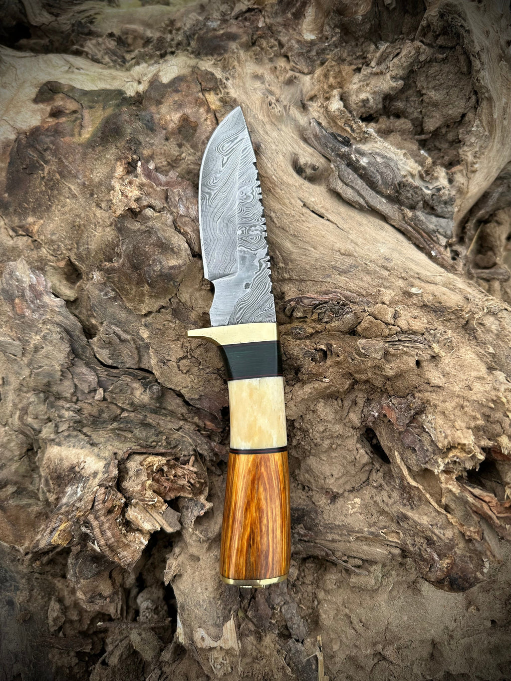 Hand Forged Damascus Steel Skinning Knife: Fire Pattern Blade, Leather Sheath.