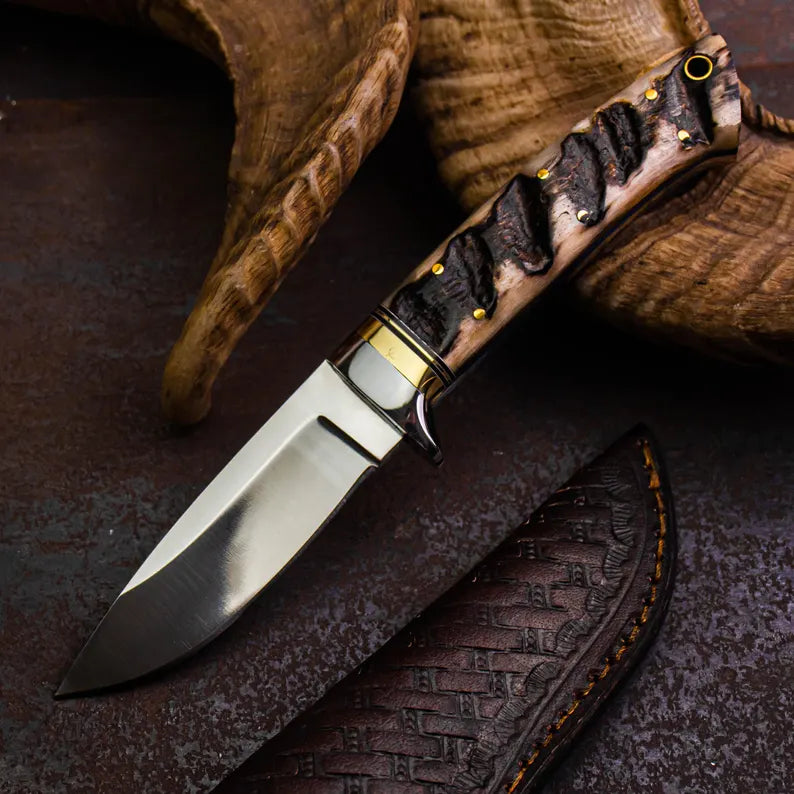 Handmade Hunting Knife: Ram Horn Handle, Full Tang Blade, with pure Leather Sheath