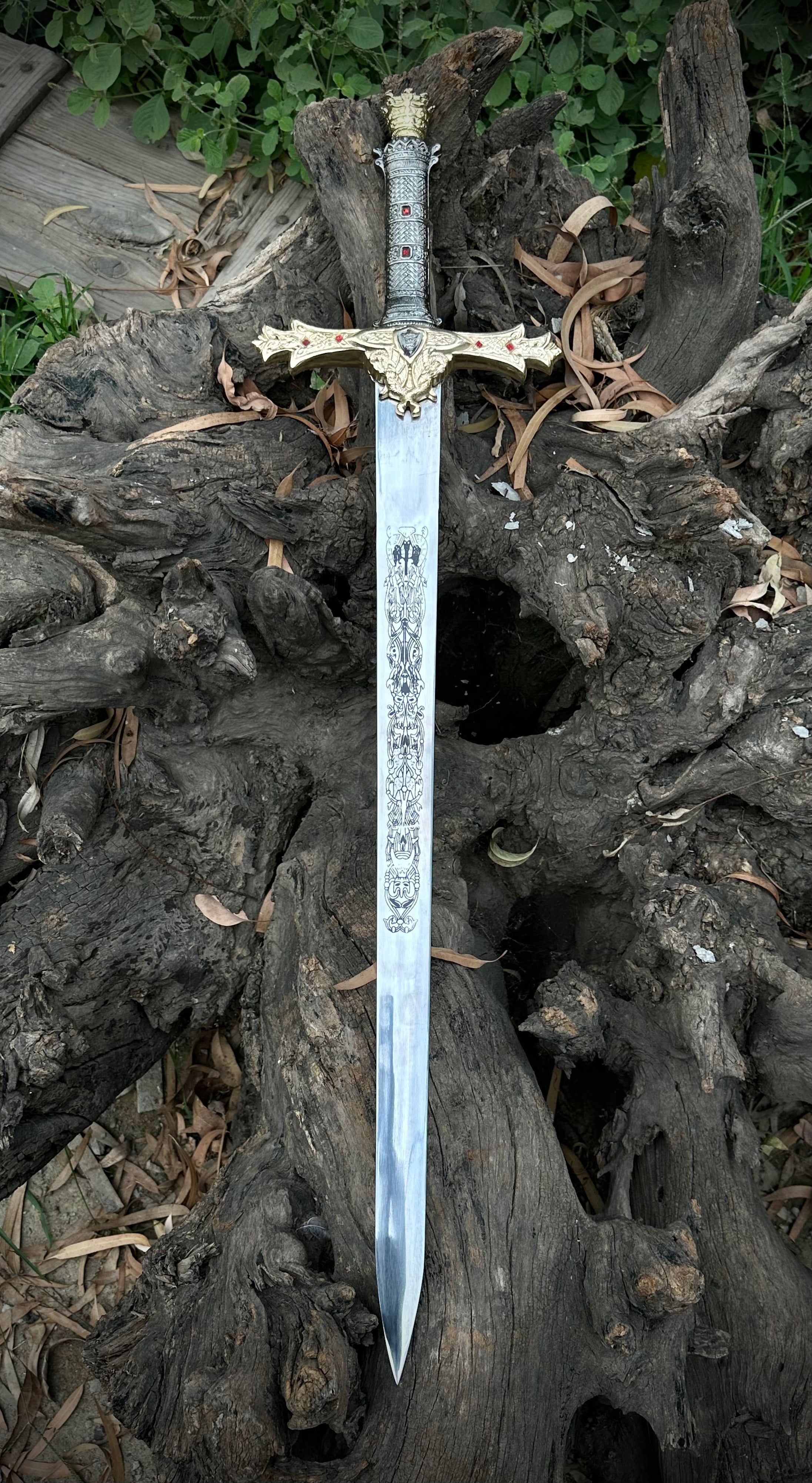 Handmade High Carbon Steel Templar Sword: Medieval Style with Leather Sheath